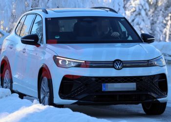 2027 volkswagen tiguan r spy shot 1062479