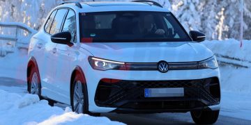2027 volkswagen tiguan r spy shot 1062479