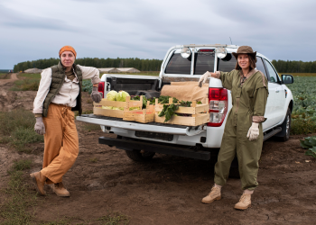 Why More Pickup Truck Owners Are Adding Auxiliary Fuel Tanks for Long Haul Travel
