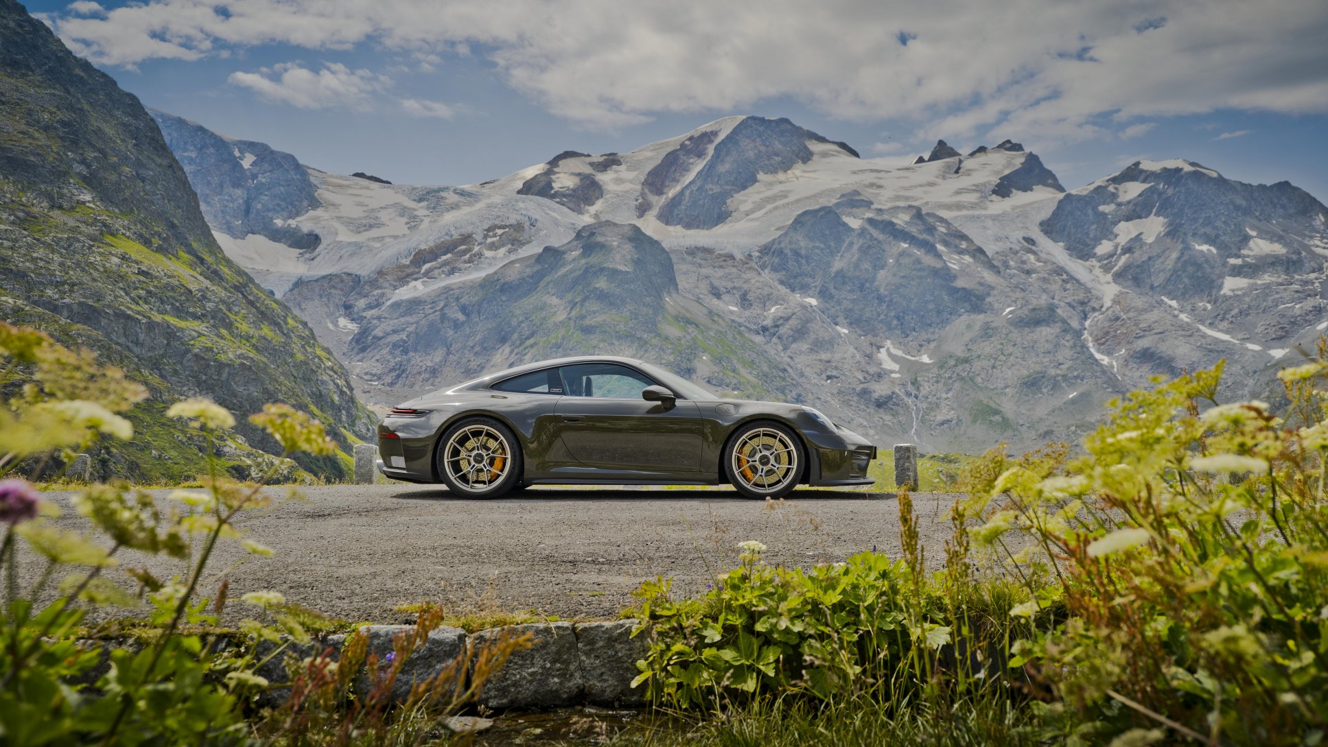 Porsche 911 GT3 Bergsport Has a Manual Gearbox, 100-Car Production Run and a Very Specific Mission 13 Porsche 911 GT3 Bergsport (17)