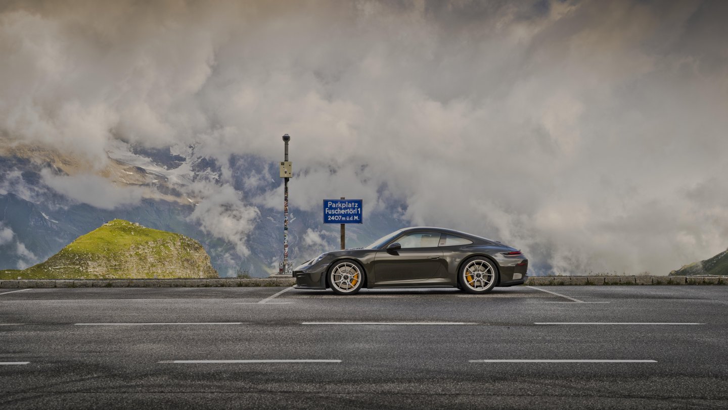 Porsche 911 GT3 Bergsport Has a Manual Gearbox, 100-Car Production Run and a Very Specific Mission 16 Porsche 911 GT3 Bergsport (2)