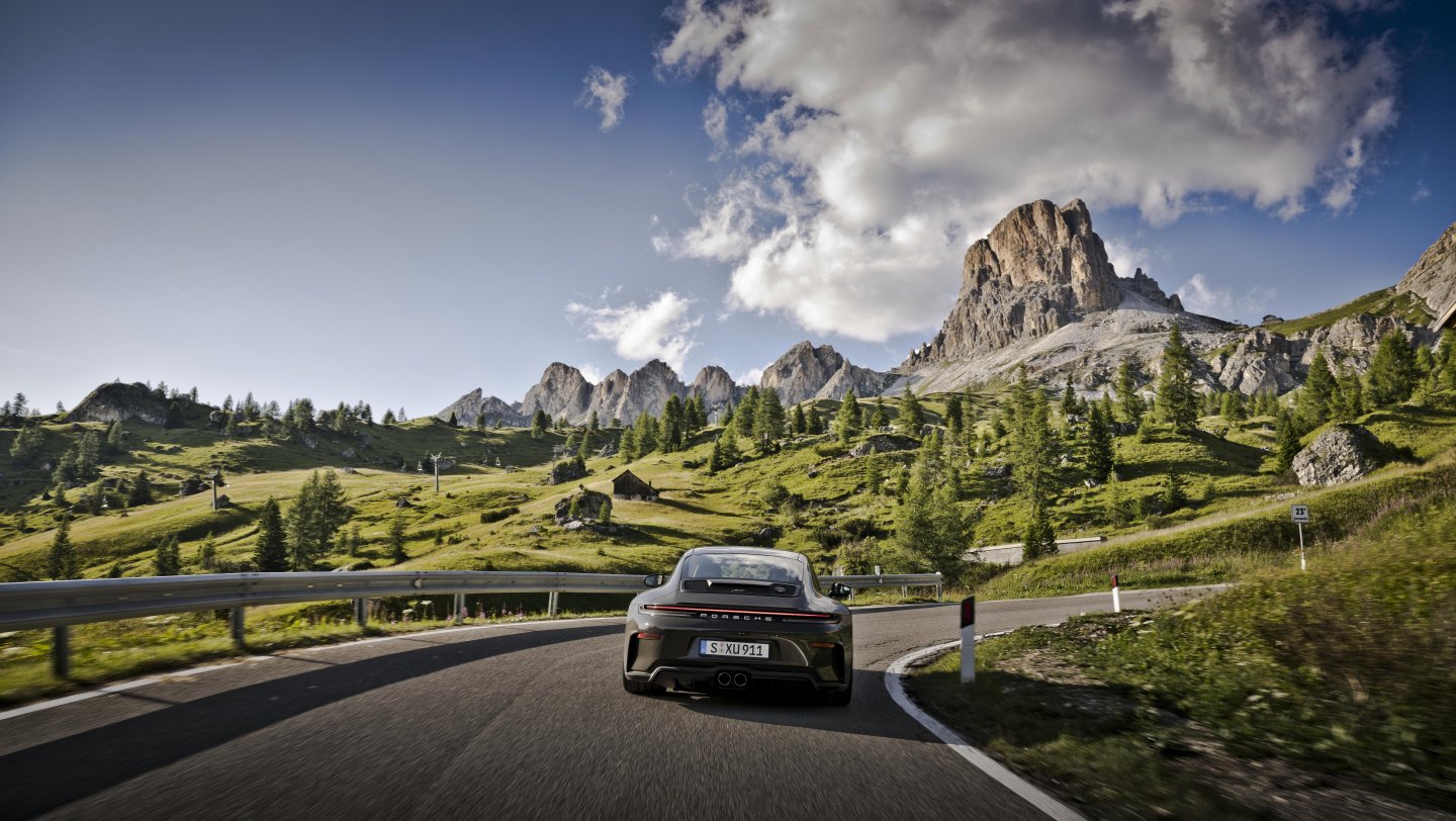 Porsche 911 GT3 Bergsport Has a Manual Gearbox, 100-Car Production Run and a Very Specific Mission 18 Porsche 911 GT3 Bergsport (4)
