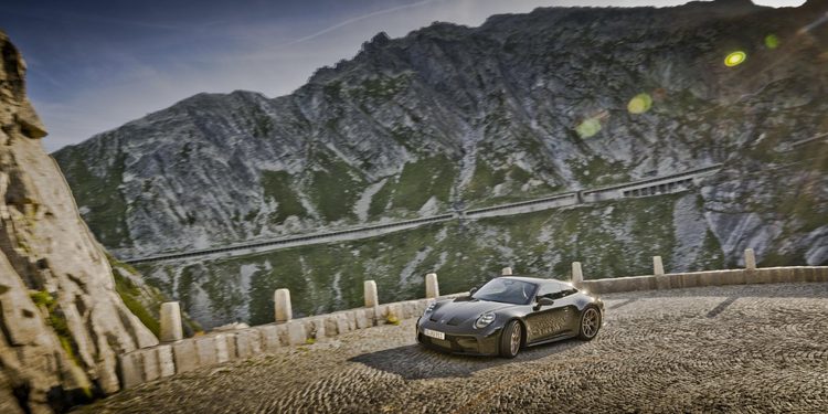 Porsche 911 GT3 Bergsport Has a Manual Gearbox, 100-Car Production Run and a Very Specific Mission 12 Porsche 911 GT3 Bergsport (8)