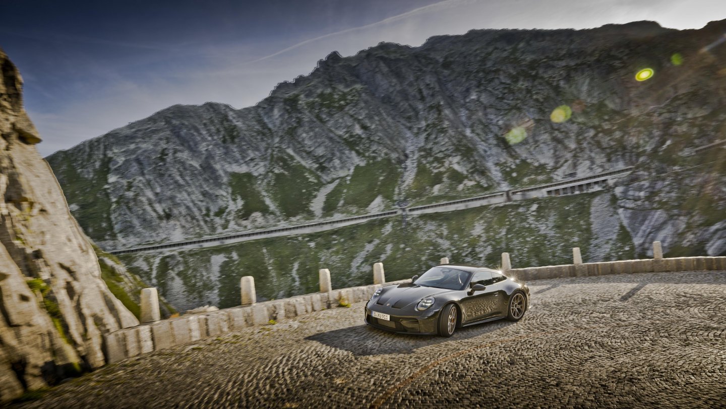 Porsche 911 GT3 Bergsport Has a Manual Gearbox, 100-Car Production Run and a Very Specific Mission 22 Porsche 911 GT3 Bergsport (8)